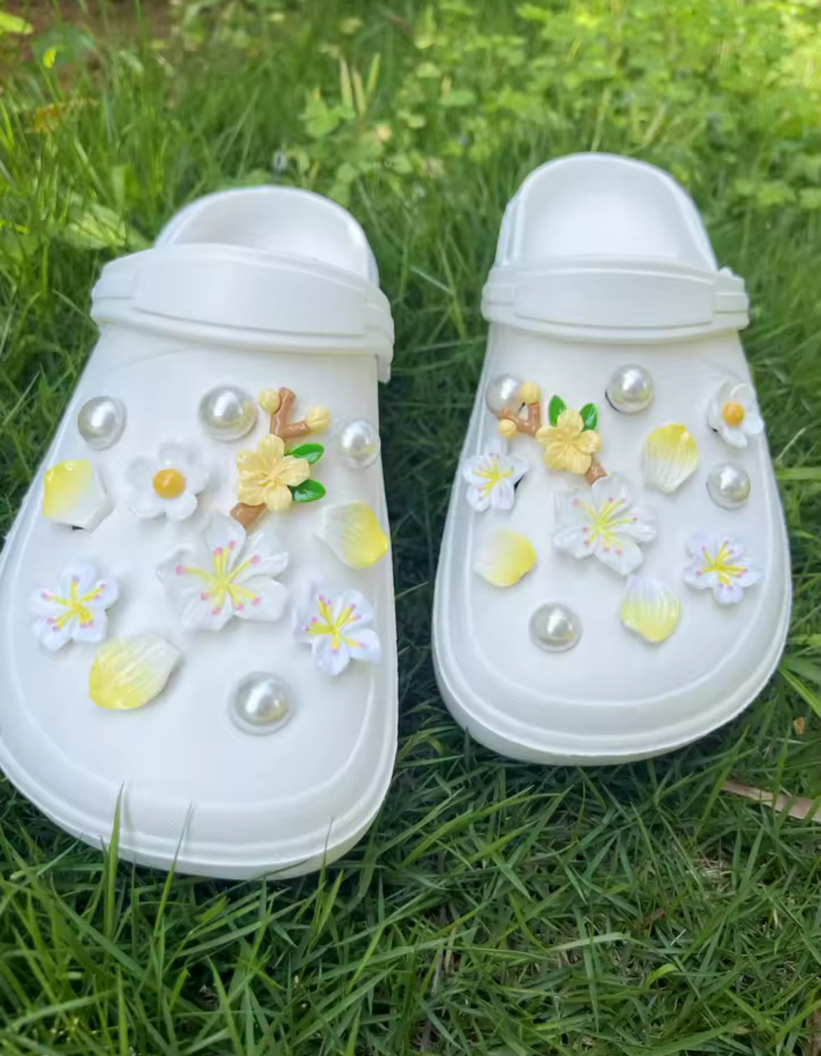 Lemon Lilium Bloom Clog Charms Set
