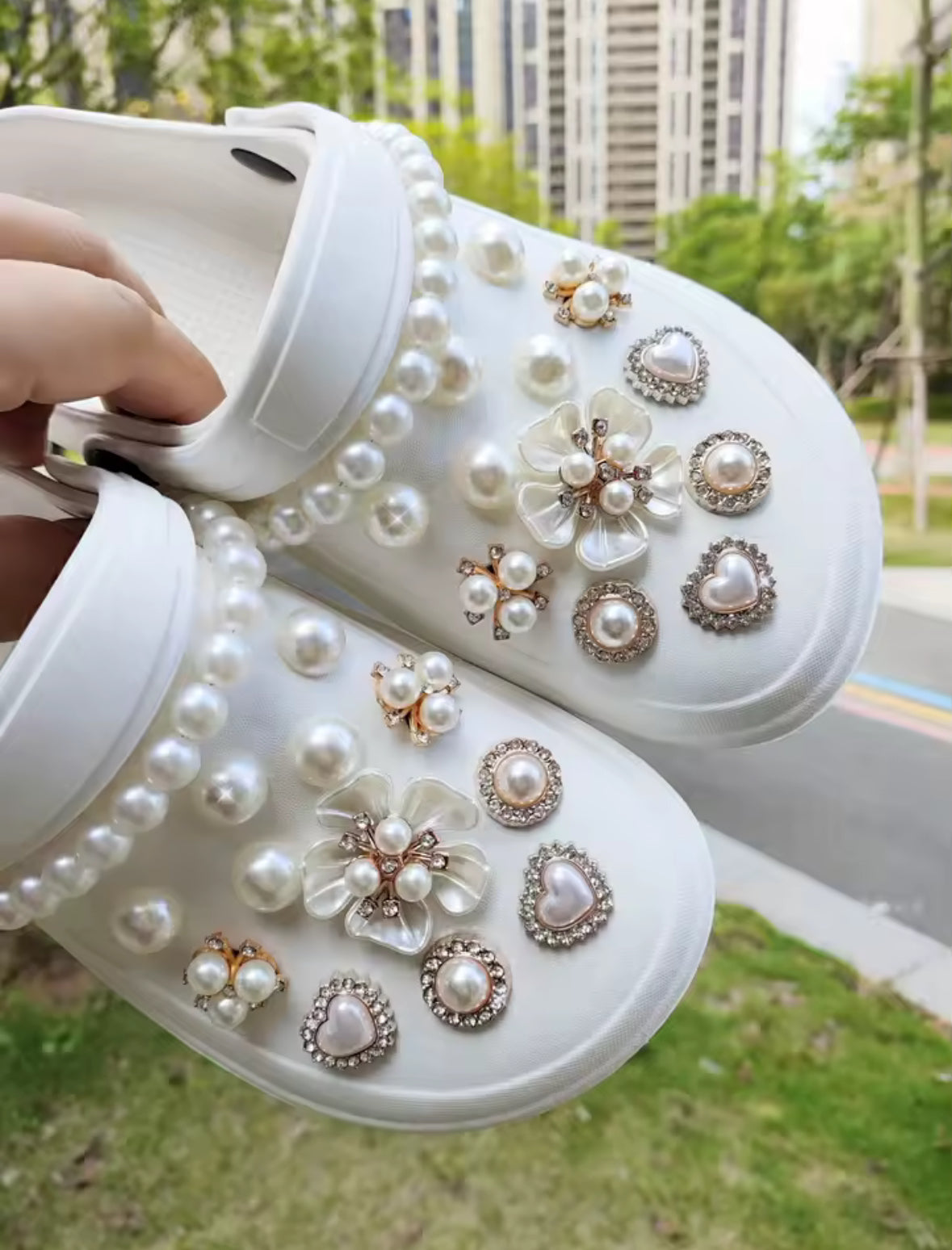 Darling Vintage Pearl Clog Charms Set
