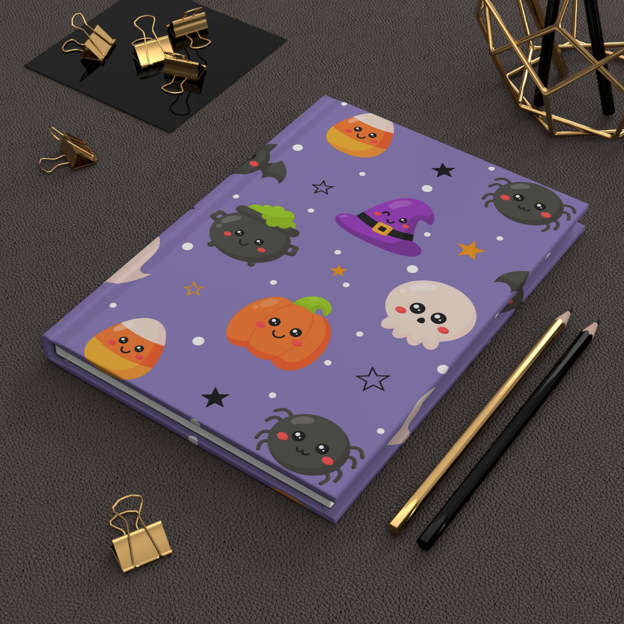 Pequeños amigos espeluznantes Cuaderno mate de tapa dura