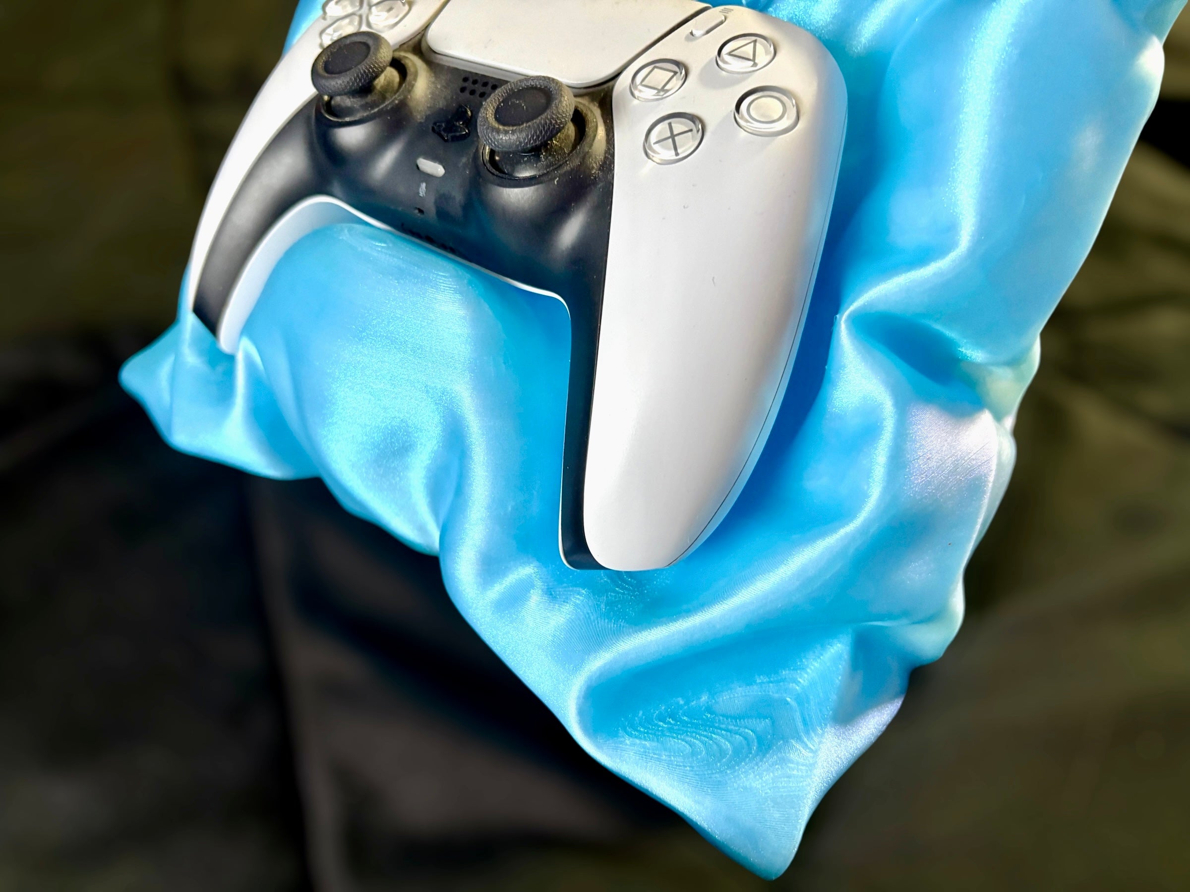 Satin Pillow Controller Stand