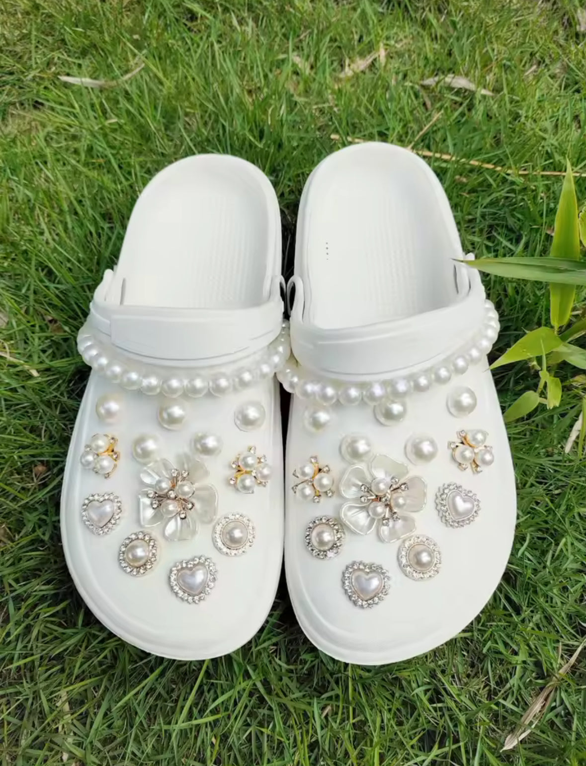 Darling Vintage Pearl Clog Charms Set