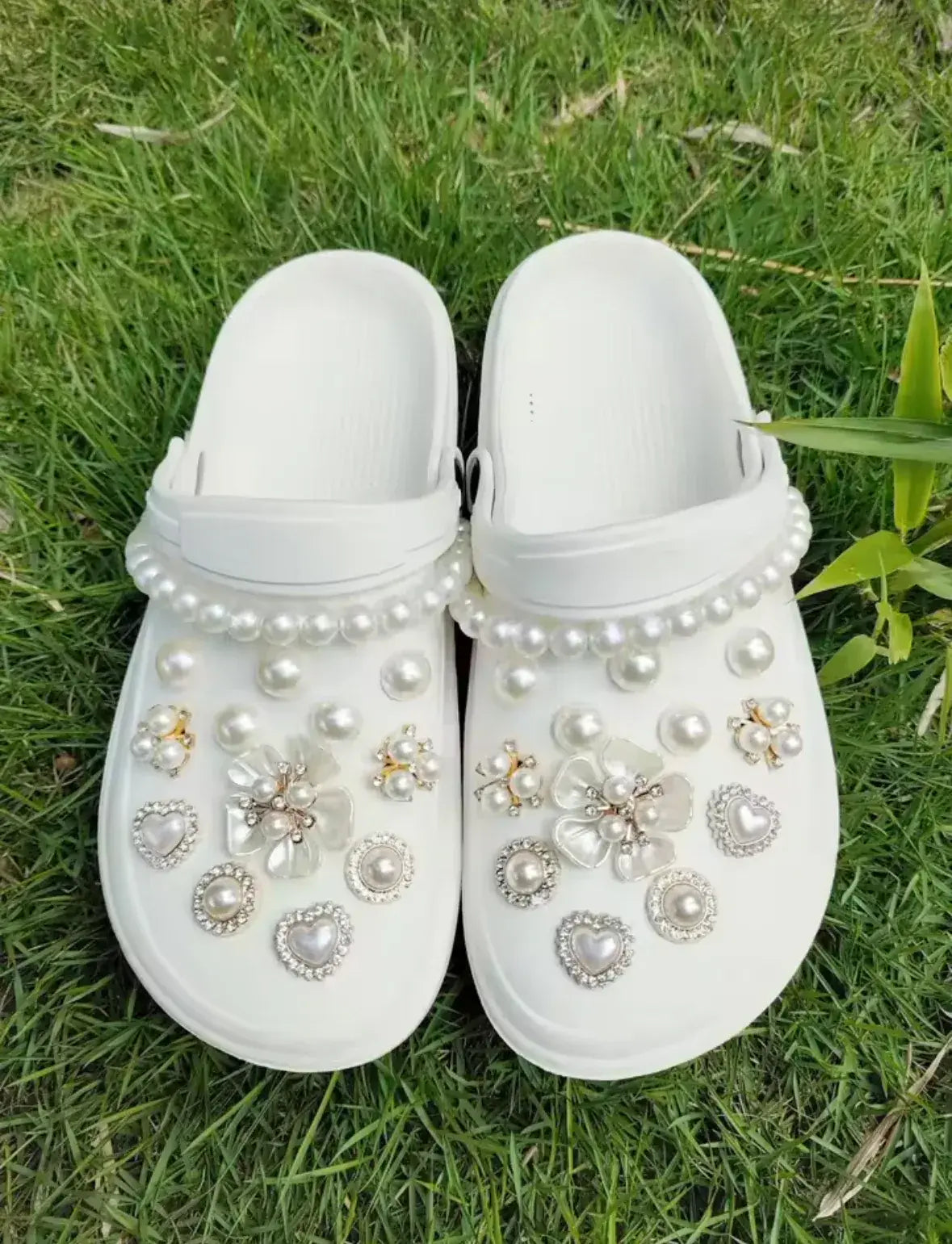 Darling Vintage Pearl Clog Charms Set