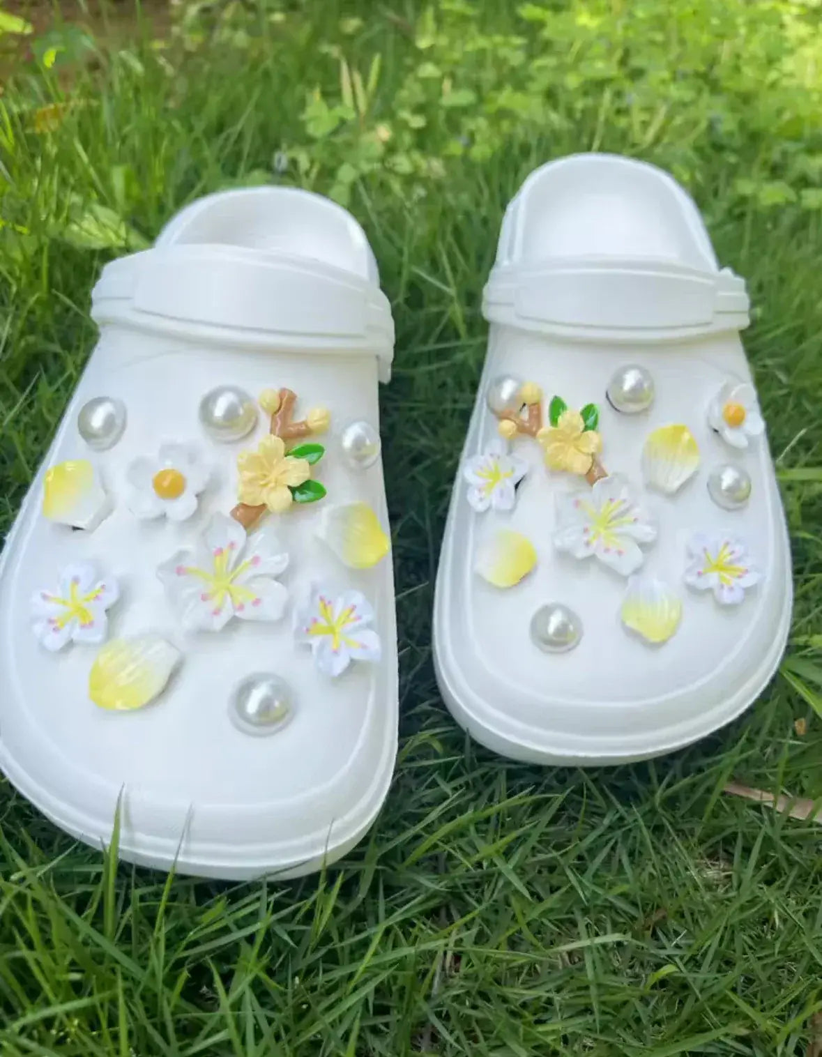 Lemon Lilium Bloom Clog Charms Set