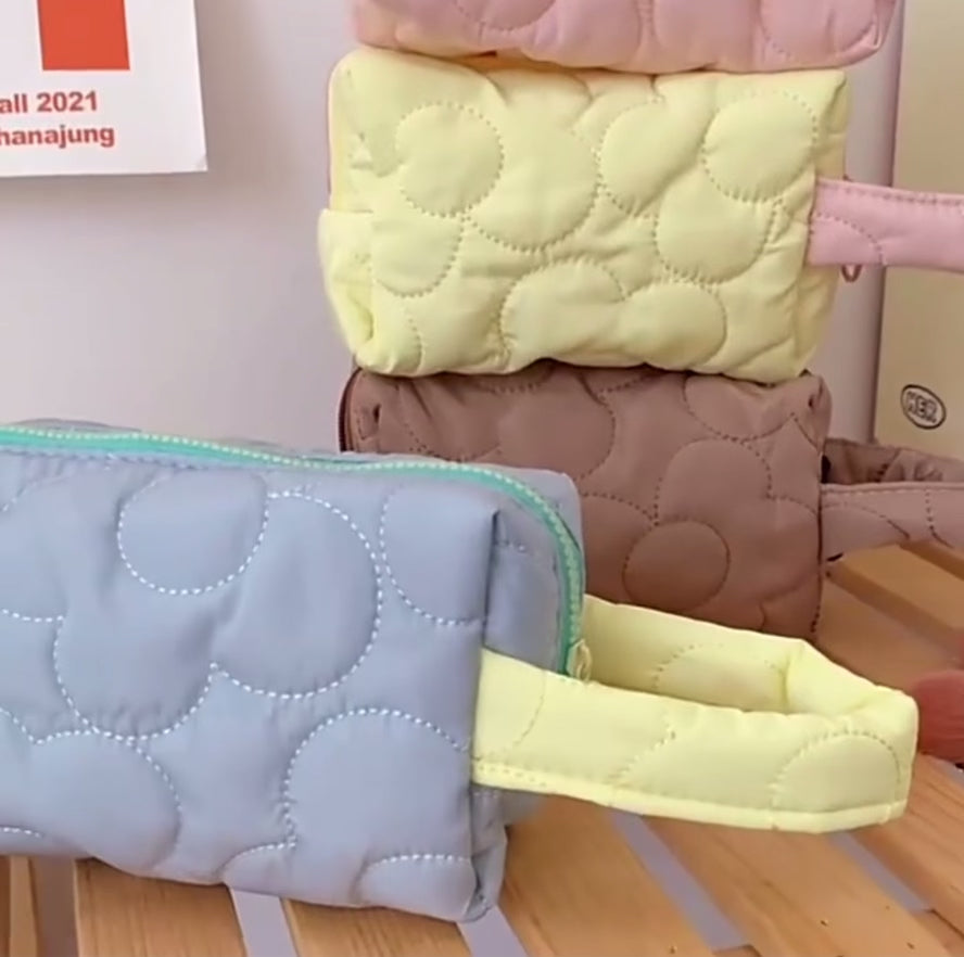 Bolsa de transporte de maquillaje con puntada de flores