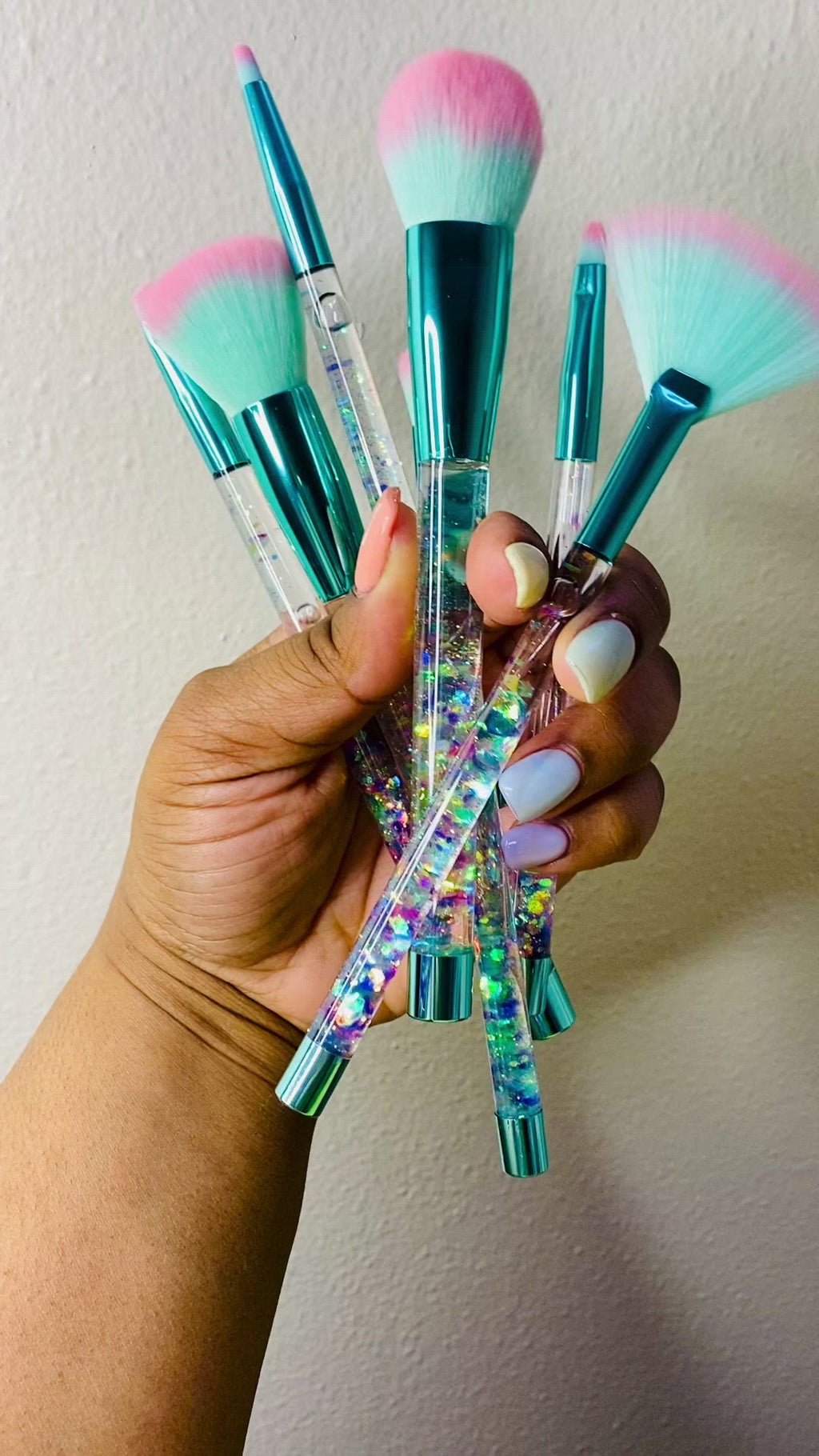 glitter liquid makeup brushes video from pink sweetheart