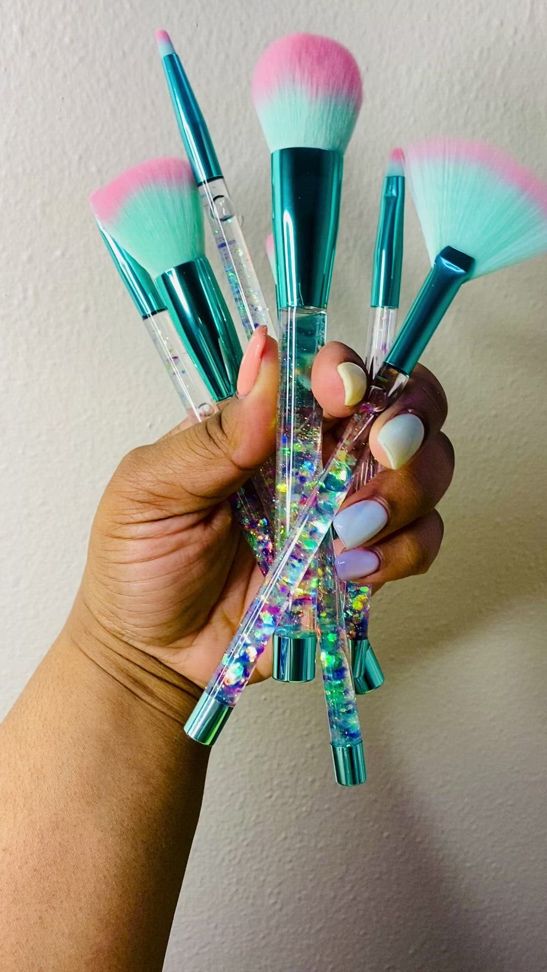 glitter liquid makeup brushes video from pink sweetheart
